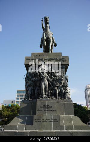 IZMIR, TURKIYE - 22 OCTOBRE 2023 : Monument Izmir Ataturk sur la place de la République, ville d'Alsancak Banque D'Images