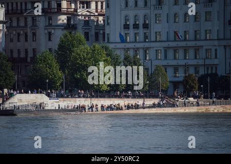 Le Danube en Hongrie éclate sur le rivage dans le centre-ville à l'approche de l'inondation, situation d'urgence à Budapest Banque D'Images