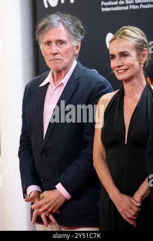 Gabriel Byrne et Sandrine Bonnaire ont assisté à la cérémonie de clôture du 71e Festival international du film de San Sebastian au Palais Kursaal le 30 septembre 2023 à Donostia / San Sebastian, Espagne. Banque D'Images