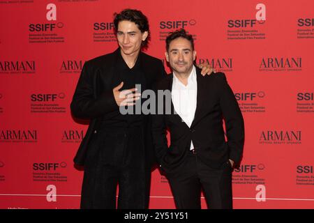 Enzo Vogrincic et le réalisateur Juan Antonio Bayona ont assisté à la Society of the Snow la sociedad de la nieve Red Carpet lors du 71e Festival international du film de San Sebastian au Victoria Eugenia Theatre le 22 septembre 2023 à Donostia / San Sebastian, Espagne. Banque D'Images