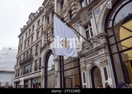 Londres, Royaume-Uni. 20 septembre 2024. Vue extérieure de l'Apple Store à Regent Street alors que l'iPhone 16 est mis en vente au Royaume-Uni. Crédit : Vuk Valcic/Alamy Live News Banque D'Images