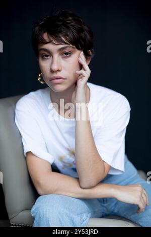 Greta Fernandez pose une séance de portrait lors de la promotion de la hija del Ladron , à l'Hôtel Maria Cristina le 24 septembre 2019 à San Sebastian, Espagne. Banque D'Images