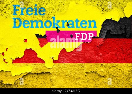 Allemagne - 20 septembre 2024 : image symbolique du crash politique du gouvernement des feux de signalisation en Allemagne. Logo du parti FDP Free Democratic Party sur un mur fissuré avec le drapeau de l'Allemagne. PHOTOMONTAGE *** Symbolbild zum politischen Absturz der Ampel-Regierung in Deutschland. FDP Freie Demokratische Partei Parteilogo auf einer rissigen Mauer mit Deutschland Flagge. FOTOMONTAGE Banque D'Images