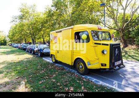 Vienna Classic Days 2024, défilé de voitures oldtimer, Donaupark, Vienne, Autriche Banque D'Images