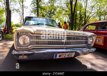 Plymouth aux Journées classiques de Vienne 2024, défilé de voitures oldtimer, Donaupark, Vienne, Autriche Banque D'Images