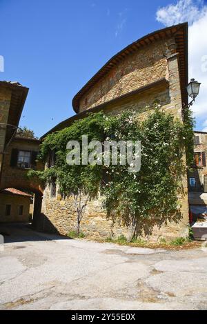 Volpaia est un petit village fortifié en Toscane, Italie, appelé un «castello» en italien - Castello di Volpaia. Sa principale revendication à la fam historique Banque D'Images