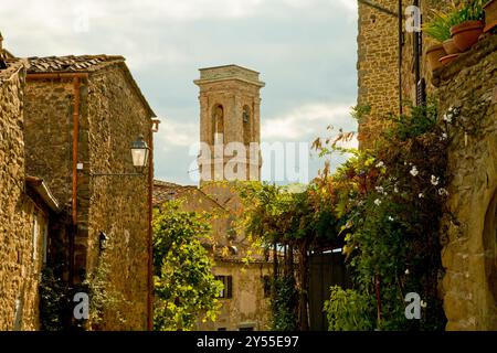 Volpaia est un petit village fortifié en Toscane, Italie, appelé un «castello» en italien - Castello di Volpaia. Sa principale revendication à la fam historique Banque D'Images