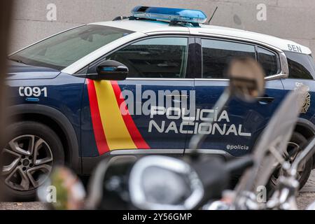 Madrid, Espagne. 20 septembre 2024. Une voiture de patrouille Policia Nacional est garée dans une rue de Madrid. Crédit : Jan Woitas/dpa/Alamy Live News Banque D'Images