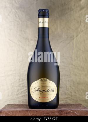 Mansfield, Nottingham, Royaume-Uni, 20 septembre 2024 : Studio image du produit de Angioletti Italian Craft Cider. Banque D'Images