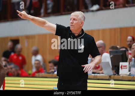 GER, Wuerzburg, easyCredit BBL, basketball, FIT/One Baskets Wuerzburg v. MHP RIESEN Ludwigsburg, tectake Arena, 15 septembre 2024, match amical - hommes, préparation pour la saison 2024/25, entraîneur-chef John Patrick (MHP RIESEN Ludwigsburg) crédit : HMB Media/Julien Becker/Alamy Archival Banque D'Images