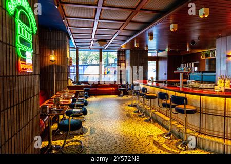 Intérieur du restaurant Gasoline Grill à l'Hôtel Standard à Kings Cross, Londres, Angleterre Banque D'Images