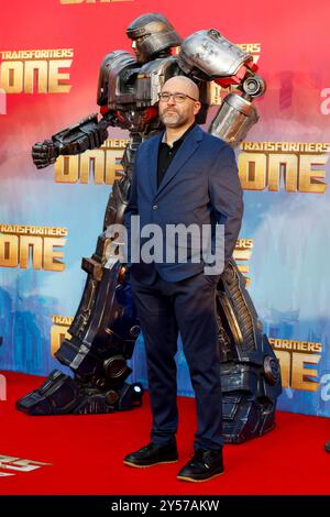 Josh Cooley assiste à la première européenne Transformers One au Cineworld de Leicester Square, Londres. Banque D'Images