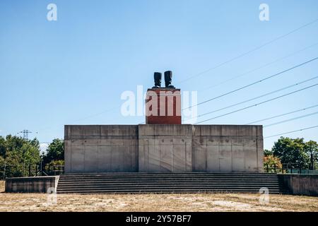 Budapest, Hongrie - 10 août 2024 : 'bottes de Staline', Memento Park ; vestiges du monument de Staline Banque D'Images