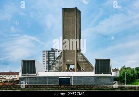 Années 1930 Art déco brutaliste moderne Kingsway tunnel évents, tour de puits de ventilation pour tunnel sous la rivière Mersey, Birkenhead, Merseyside, Angleterre, Royaume-Uni Banque D'Images