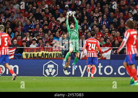 Madrid, Espagne. 19 septembre 2024. (G-d) David Raum (Leipzig), Jan Oblak (Atlético) Football/Football : UEFA Champions League match 1 entre le Club Atletico de Madrid 2-1 RB Leipzig à l'Estadio Metropolitano de Madrid, Espagne . Crédit : Mutsu Kawamori/AFLO/Alamy Live News Banque D'Images