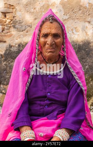 Tilora, Ajmer, Rajasthan, Inde. 9 novembre 2022. Femme âgée dans un village du Rajasthan. Banque D'Images