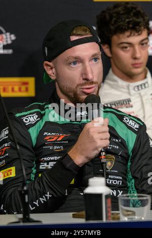 Monza, Italie. 20 septembre 2024. Mirko BORTOLOTTI (ITA) conduisant pour IRON LYNX #63 répond à la question du journaliste lors de la conférence de presse du 8e Fanatec GT World Challenge Round 2024 à l'Autodromo Nazionale de Monza (Italie). Crédit : Riccardo Righetti/Alamy Live News Banque D'Images