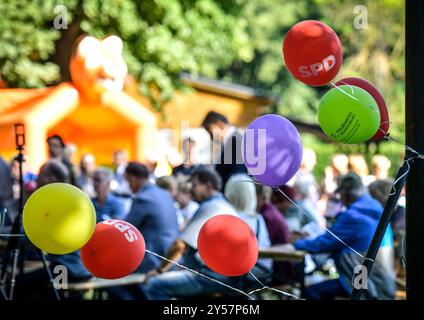 Politik, Buergerfest mit Dietmar Woidke in Oranienburg 20.09.2024, xdanx, Politik, Buergerfest mit Dietmar Woidke in Oranienburg,Wahlwerbung der SPD, v.l. Luftballon der SPD beim Buergerfest Oranienburg Wassersportclub Möwe Brandenburg Deutschland DE *** Politics, festival DES citoyens avec Dietmar Woidke in Oranienburg 20 09.09.2024 Möwe Banque D'Images