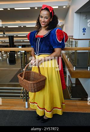 LONDRES, ROYAUME-UNI. 19 septembre 2024. Mia Overfield - Blanche-neige à la pantomime 2024 de Fairfield Halls - Blanche-neige et les sept nains lancement de presse. Toute la distribution a une personnalité très douce une fois que vous les voyez apparaître sur scène. Vous les aimerez tous. Ne manquez pas le spectacle en direct du vendredi 13 décembre 2024 au dimanche 5 janvier 2025 au Fairfield Ashcroft Theatre at Fairfield Halls, Londres, Royaume-Uni. (Photo de 李世惠/Voir Li/Picture Capital) crédit : Voir Li/Picture Capital/Alamy Live News Banque D'Images