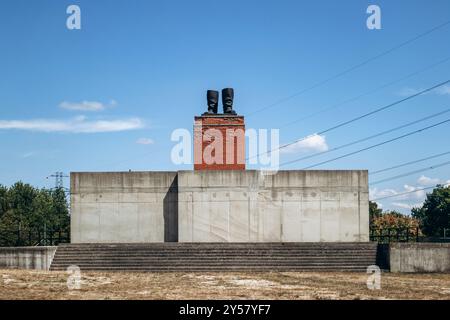 Budapest, Hongrie - 10 août 2024 : 'bottes de Staline', Memento Park ; vestiges du monument de Staline Banque D'Images