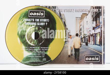 Photo du CD original de 1995 (quelle est l'histoire) Morning Glory? Par le groupe de rock britannique Oasis Banque D'Images