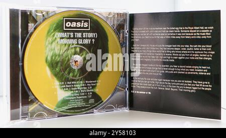 Photo du CD original de 1995 (quelle est l'histoire) Morning Glory? Par le groupe de rock britannique Oasis Banque D'Images