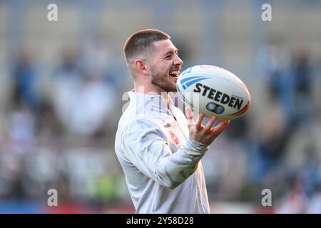 Danny Walker de Warrington Wolves rit lors de l'inspection du terrain avant match lors du match Betfred Super League Round 27 Warrington Wolves vs London Broncos au stade Halliwell Jones, Warrington, Royaume-Uni, le 20 septembre 2024 (photo de Craig Thomas/News images) Banque D'Images