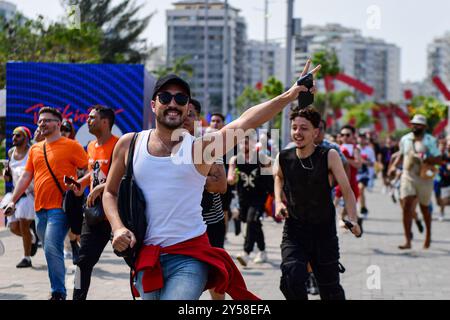 Rio de Janeiro, Brésil. 20 septembre 2024. RJ - RIO DE JANEIRO - 09/20/2024 - ROCK IN RIO 2024 - mouvement de foule pendant le Rock in Rio Brasil Festival - 40 ans et pour toujours, qui s'est tenu à Cidade do Rock, à Rio de Janeiro, ce vendredi 20. Photo : Thiago Ribeiro/AGIF crédit : AGIF/Alamy Live News Banque D'Images