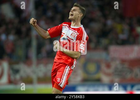 Halle, Deutschland. 20 septembre 2024. Halle, Deutschland 20. Septembre 2024 : Regionalliga Nord/Ost - 2024/2025 - Hallescher FC vs. Hertha BSC II Im Bild : Torschütze Fabrice Hartmann (Halle) jubelt nach seinem Tor zum 1:0 crédit : dpa/Alamy Live News Banque D'Images