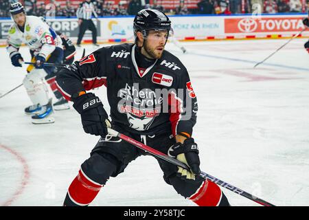 Allemagne. 20 septembre 2024. Eishockey Penny-DEL 1.Spieltag Koelner haie - Eisbaeren Berlin AM 20.09.2024 in der Lanxess Arena in Koeln Brady Austin ( Koeln ) Gemaess den Vorgaben der DEL Deutsche Eishockey Liga ist die Publikation und Weiterverwertung der Aufnahmen in elektronischen Medien und Endgeraeten aller Art waehrend des laufenden Spiels nicht zulaessig. Foto : Revierfoto crédit : ddp Media GmbH/Alamy Live News Banque D'Images