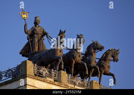 Brunswick Quadriga avec Brunonia, design de Carl Theodor Ottmer, Palais Brunswick, basse-Saxe, Allemagne, Europe Banque D'Images