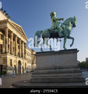 Palais sur la place du Palais avec statue équestre du duc Carl Wilhelm Ferdinand, Brunswick, basse-Saxe, Allemagne, Europe Banque D'Images