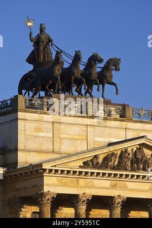 Brunswick Quadriga avec Brunonia, design de Carl Theodor Ottmer, Palais Brunswick, basse-Saxe, Allemagne, Europe Banque D'Images