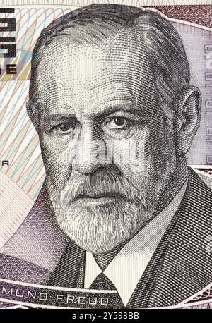 Sigmund Freud (1856-1939) sur le billet de 50 Shilling 1986 de l'Autriche. Neurologue autrichien qui a fondé la discipline de la psychanalyse Banque D'Images