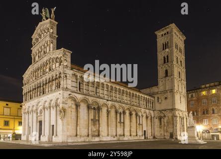 San Michele la nuit, Lucques, Toscane, Italie, Europe Banque D'Images