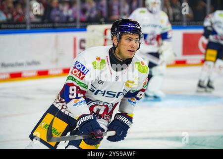 Allemagne. 20 septembre 2024. Eishockey Penny-DEL 1.Spieltag Koelner haie - Eisbaeren Berlin AM 20.09.2024 in der Lanxess Arena in Koeln Leonhard Pfoederl ( Berlin ) Gemaess den Vorgaben der DEL Deutsche Eishockey Liga ist die Publikation und Weiterverwertung der Aufnahmen in elektronischen Medien und Endgeraeten aller Art waehrend des laufenden Spiels nicht zulaessig. Foto : Revierfoto crédit : ddp Media GmbH/Alamy Live News Banque D'Images