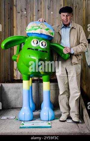 Dossier photo datée du 04/08/15 de la voix de Thunderbirds Parker, David Graham, par une sculpture de Shaun le mouton intitulée Thunderbirds Are Go. David Graham est décédé à l'âge de 99 ans, cela a été confirmé. Date d'émission : vendredi 20 septembre 2024. Banque D'Images