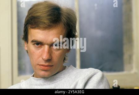 Martin amis portrait de l'auteur dans son bureau Notting Hill West London appartement 54a Leamington Road Villas, Londres W11.1986 années 1980 Royaume-Uni HOMER SYKES Banque D'Images