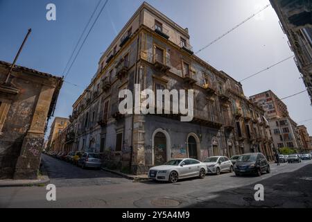 Catane, Italie - 20 mai 2024 : vue de rue croisée. Banque D'Images