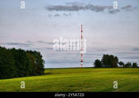 Pfarrkirchen, Sender, Sendemast, Grundnetzsender, UKW, DAB+, Digitalradio, DVB-T2, Fernsehen, Radio. Antenne, Bayern, Mast, Stahlrohrmât, abgespannt, Banque D'Images