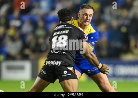 Ben Currie de Warrington Wolves est affronté par Emannuel Waine des London Broncos lors du match Betfred Super League Round 27 Warrington Wolves vs London Broncos au Halliwell Jones Stadium, Warrington, Royaume-Uni, le 20 septembre 2024 (photo par Craig Thomas/News images), le 20/09/2024. (Photo de Craig Thomas/News images/SIPA USA) crédit : SIPA USA/Alamy Live News Banque D'Images