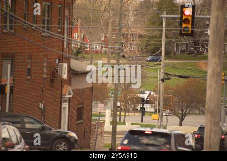 Johnson City, Tennessee, États-Unis 2024-03-18 Watauga Square Apartments : vue téléphoto de Carver Park et au-delà. Banque D'Images