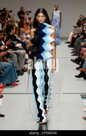 Milan, Italien. 20 septembre 2024. MISSONI Spring/Summer 2025 Runway pendant la Fashion week de Milan le 2024 septembre - Milan, Italie 20/09/ Credit : dpa/Alamy Live News Banque D'Images