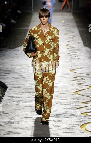 Milan, Italien. 20 septembre 2024. Défilé VERSACE printemps/été 2025 pendant la semaine de la mode de Milan le 2024 septembre - Milan, Italie 20/09/2024 crédit : dpa/Alamy Live News Banque D'Images