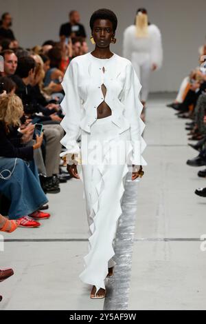 Milan, Italien. 20 septembre 2024. MISSONI Spring/Summer 2025 Runway pendant la Fashion week de Milan le 2024 septembre - Milan, Italie 20/09/ Credit : dpa/Alamy Live News Banque D'Images