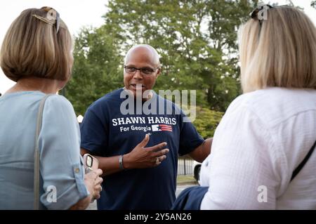 Acworth, Géorgie, États-Unis. 20 septembre 2024. Brig. Retraité Le général Shawn Harris, un candidat démocrate au Congrès qui espère renverser le repaire républicain de Géorgie Marjorie Taylor Greene en novembre, parle à des partisans dans un centre communautaire. Harris sert à la fois dans l'armée et dans le corps des Marines, prenant sa retraite après 40 ans. (Crédit image : © Robin Rayne/ZUMA Press Wire) USAGE ÉDITORIAL SEULEMENT! Non destiné à UN USAGE commercial ! Banque D'Images