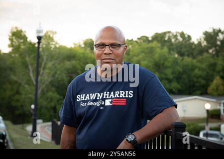 Acworth, Géorgie, États-Unis. 20 septembre 2024. Brig. Retraité Le général Shawn Harris, un candidat démocrate au Congrès qui espère renverser le repaire républicain de Géorgie Marjorie Taylor Greene en novembre, parle à des partisans dans un centre communautaire. Harris sert à la fois dans l'armée et dans le corps des Marines, prenant sa retraite après 40 ans. (Crédit image : © Robin Rayne/ZUMA Press Wire) USAGE ÉDITORIAL SEULEMENT! Non destiné à UN USAGE commercial ! Banque D'Images