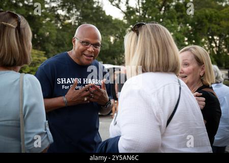 Acworth, Géorgie, États-Unis. 20 septembre 2024. Brig. Retraité Le général Shawn Harris, un candidat démocrate au Congrès qui espère renverser le repaire républicain de Géorgie Marjorie Taylor Greene en novembre, parle à des partisans dans un centre communautaire. Harris sert à la fois dans l'armée et dans le corps des Marines, prenant sa retraite après 40 ans. (Crédit image : © Robin Rayne/ZUMA Press Wire) USAGE ÉDITORIAL SEULEMENT! Non destiné à UN USAGE commercial ! Banque D'Images