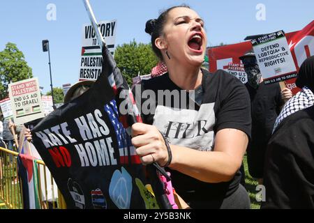 Des milliers de personnes se rassemblent pour la première marche nationale lors de la marche du DNC et se rassemblent à Union Park, Chicago. Les manifestants d'une coalition de différentes organisations aux causes diverses ont défilé pour présenter leur demande à la Convention nationale démocrate le premier jour de la convention. Illinois États-Unis. Banque D'Images