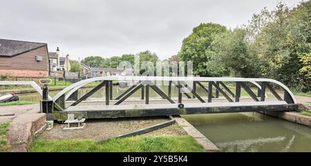Pont tournant sous les écluses sur le canal Grand Union à Foxton, Angleterre. Banque D'Images